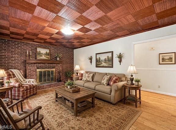 3rd image of 719 Greenwood Dr