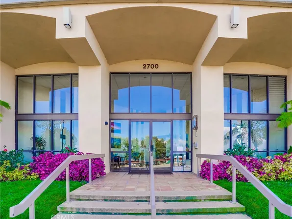 2700 E Panorama Dr APT 208, Signal Hill, CA 90755