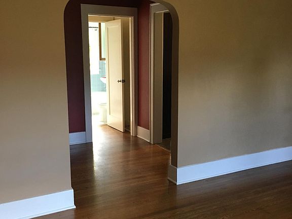 4th image of 704 Belmont Pl E APT 2