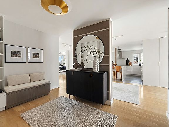 5th image of 161 W 61st St #30FG