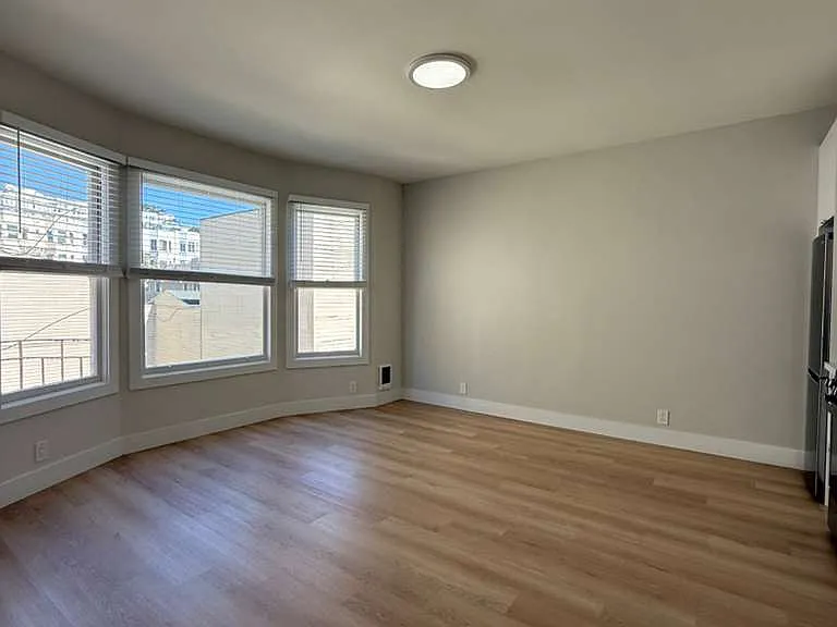 2942 Franklin St #14 — Photo 7