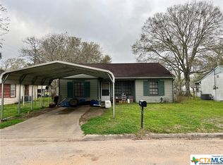 214 Sandra St, Edna, TX 77957