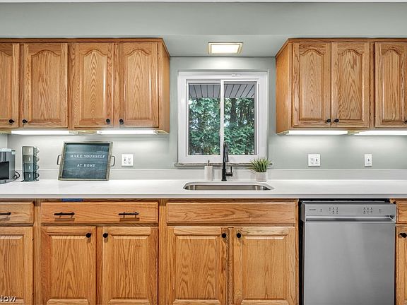 5th image of 10910 Edgepark Dr