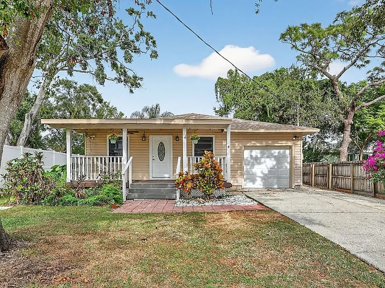 6220 W Thorpe St — Photo 1