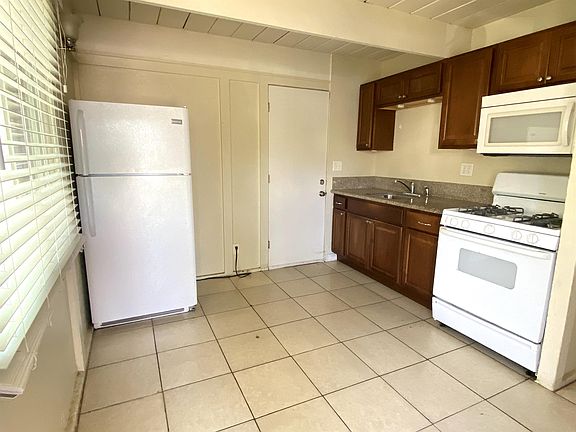 2nd image of 2241 Congress St