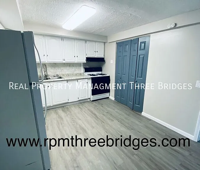 28 Redwood Dr — Photo 7
