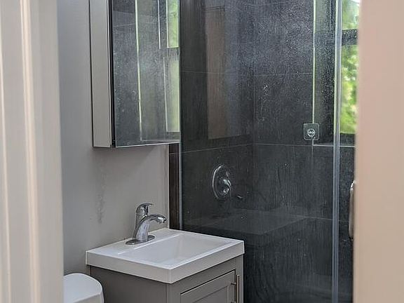 2nd image of 6126 S Woodlawn Ave #130