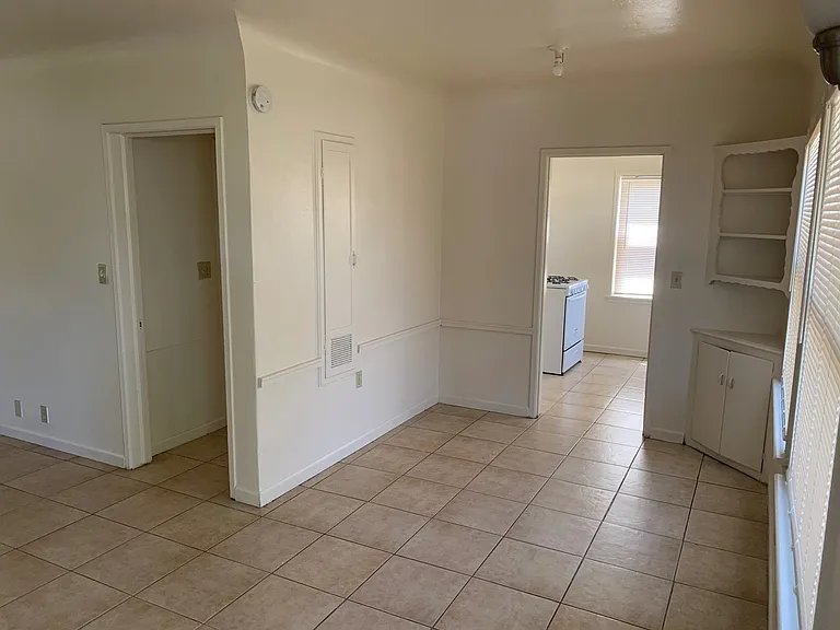 221 Wilson Ave — Photo 4