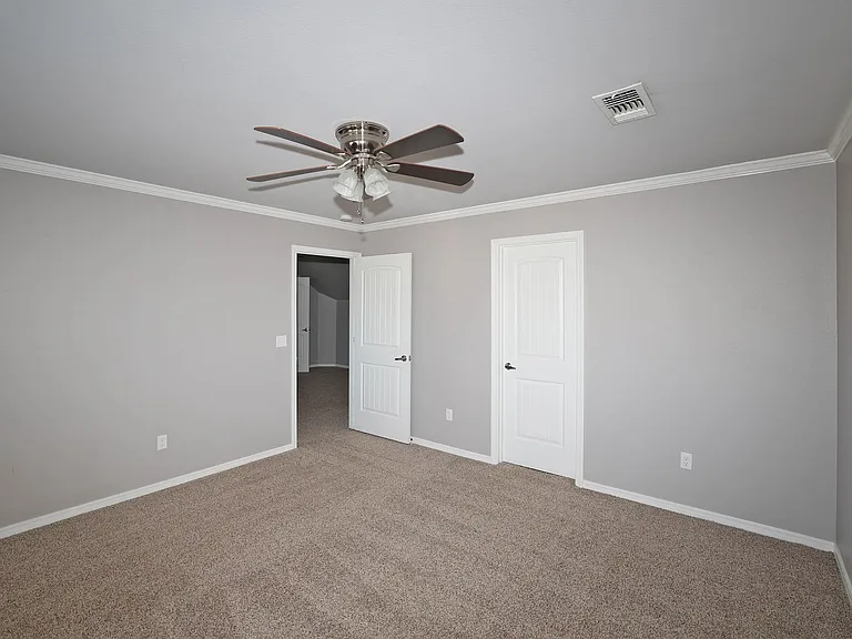 7501 Continental Pkwy — Photo 47