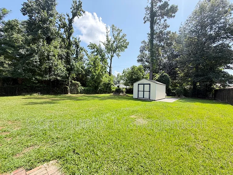 1442 Clinton Dr — Photo 13