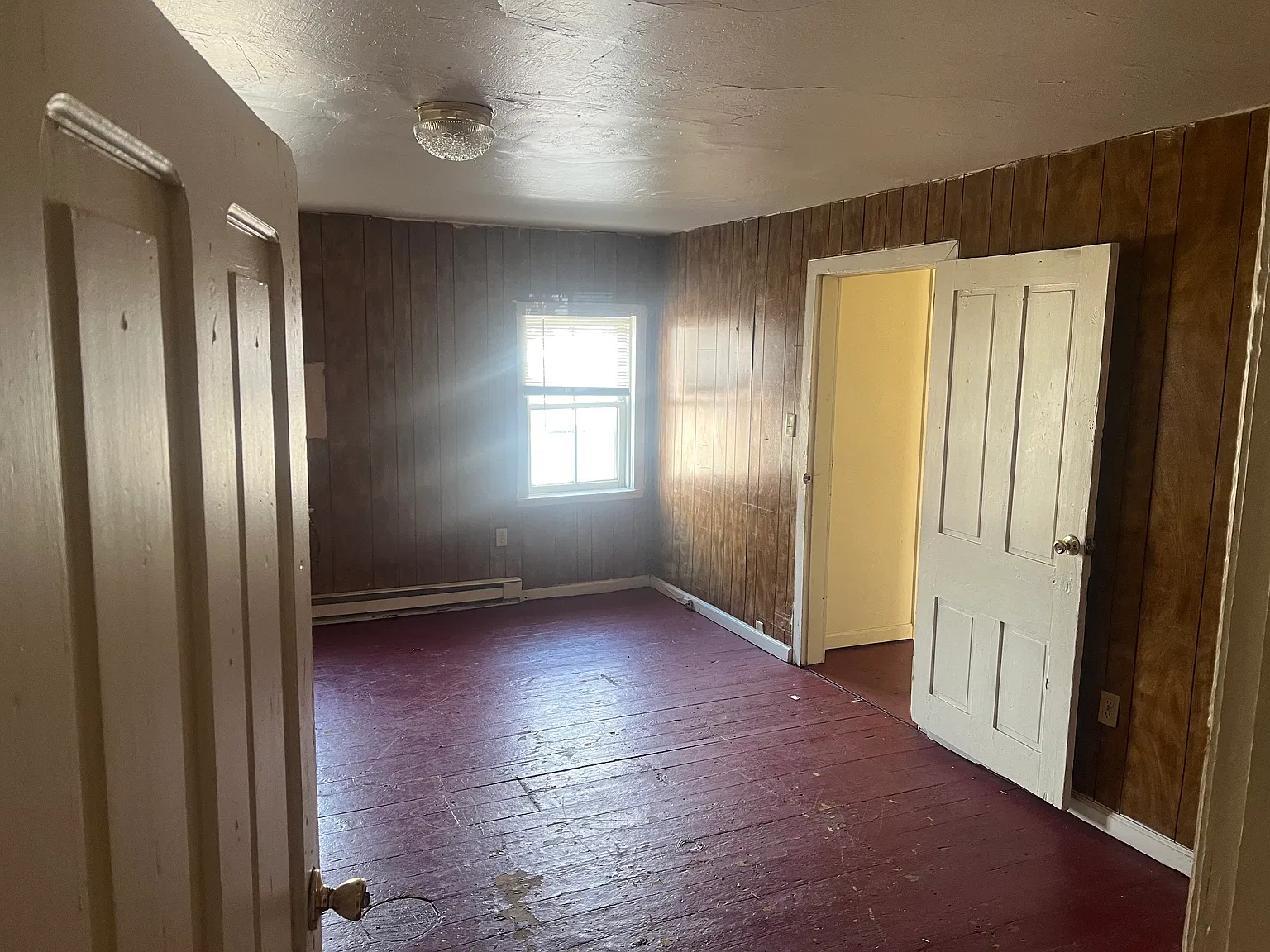 310 & 312 E Burke St — Photo 4