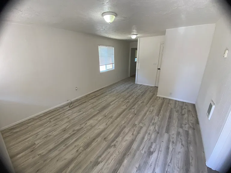 3475 SE 3rd St — Photo 4