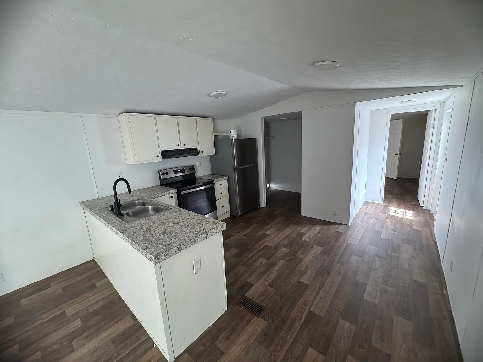 3 bed, 1100 sqft, $1,150 — Photo 3