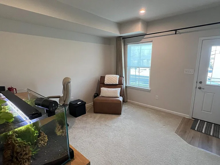 11 Sidney Ln — Photo 2
