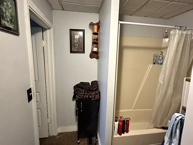 2519 Genesee St — Photo 18