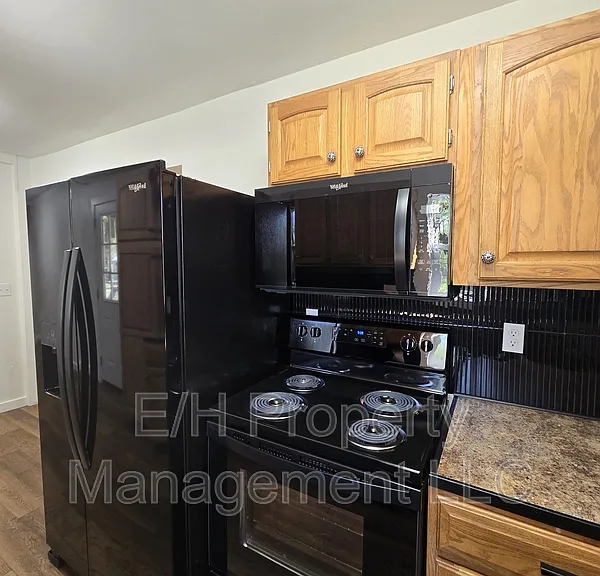 1121 E Luther St — Photo 10