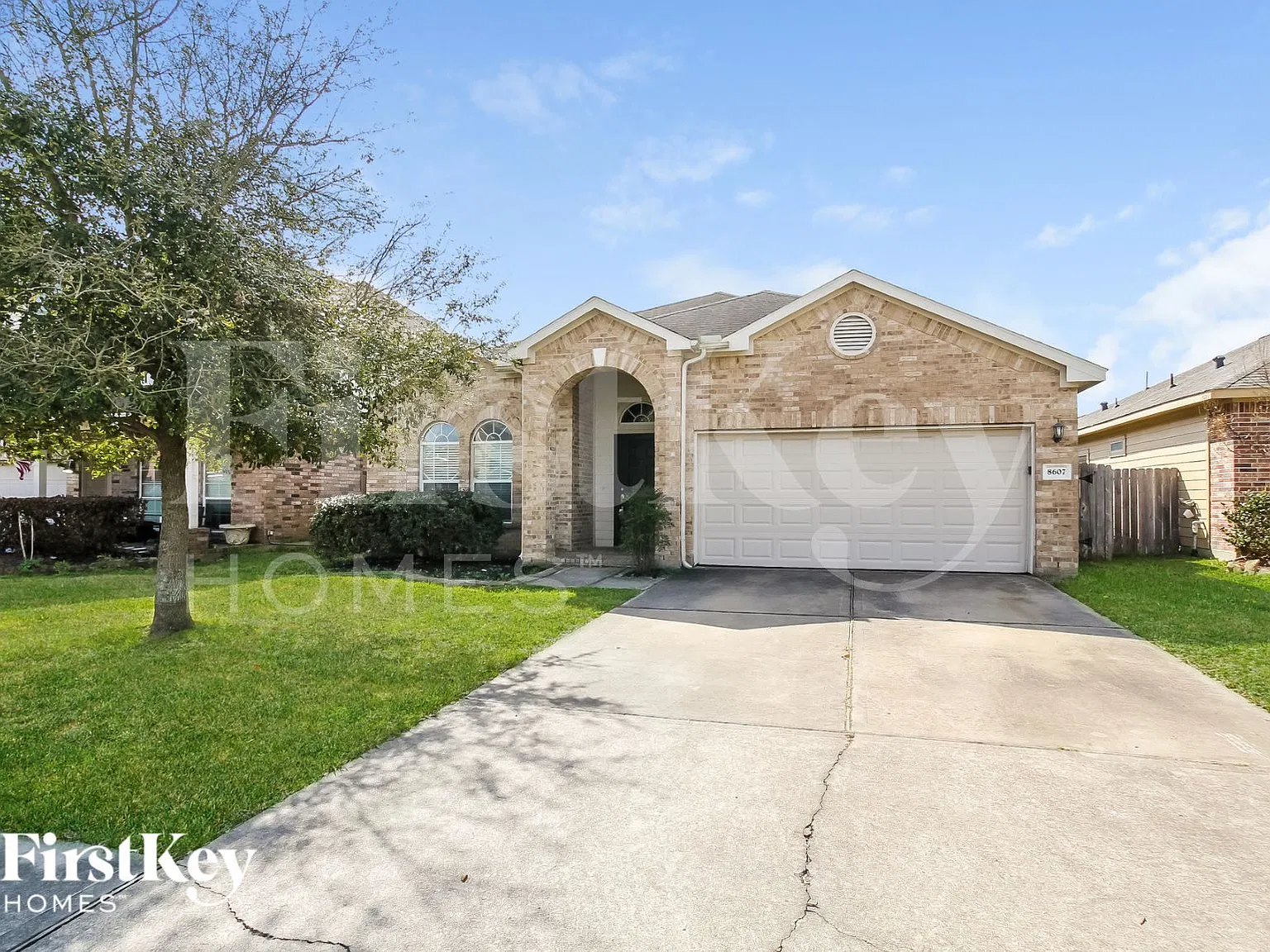 4 bed, 2.0 bath, 2006 sqft, $2,200 — Photo 2