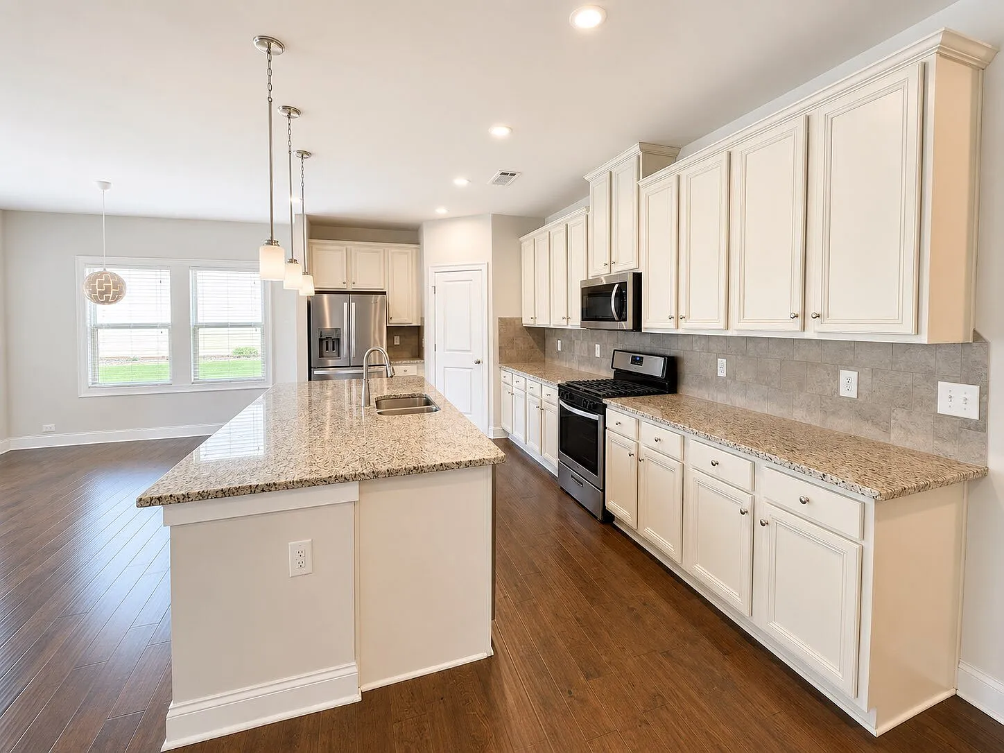 3 bed, 2.5 bath, 2154 sqft, $2,600 — Photo 4