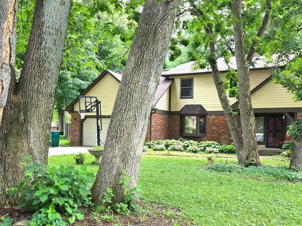 1914 S Hunters Ridge Ln, Greenwood, IN 46143