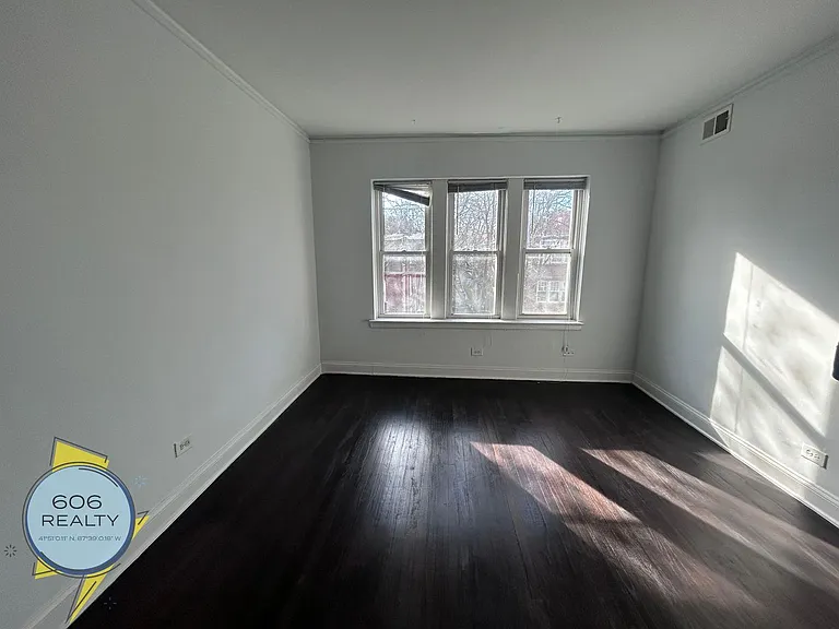7340-50 N. Damen Ave — Photo 24