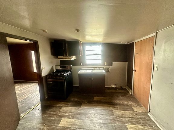 4th image of 718 N 18th St