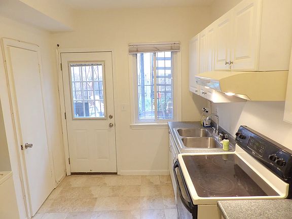 5th image of 403 M St NE APT B