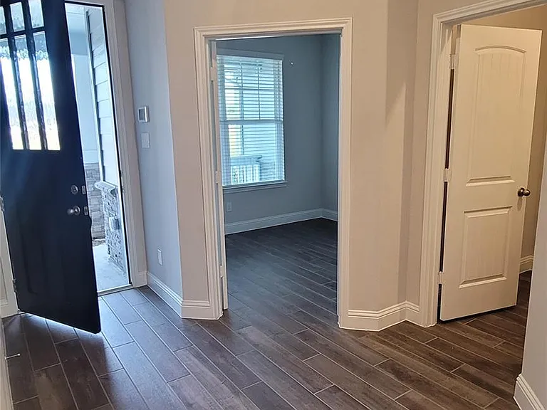 10110 Water Harbor Dr — Photo 3