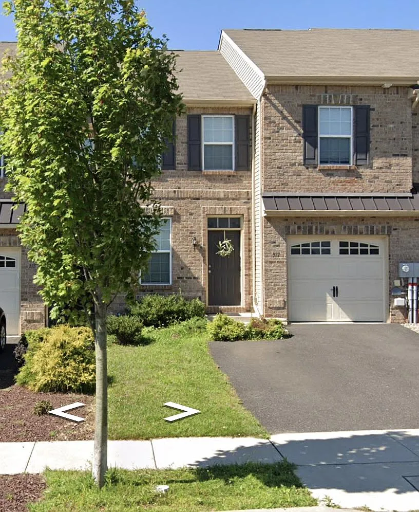 3 bed, 2.5 bath, 2450 sqft, $2,995 — Photo 1