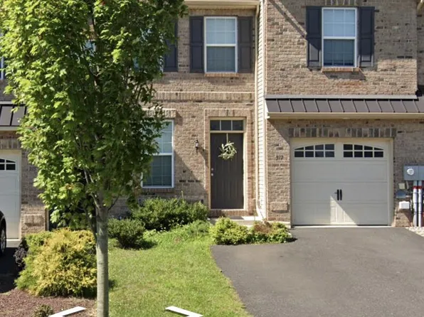 317 Milkweed Dr, Allentown, PA 18104