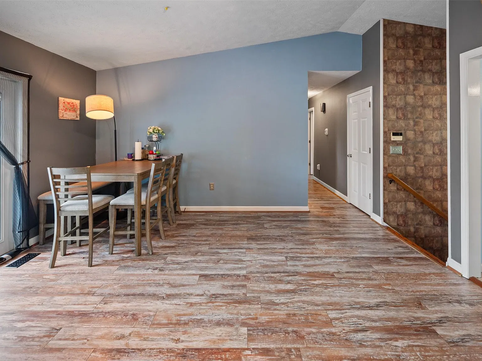 4 bed, 1780 sqft, $2,000 — Photo 3