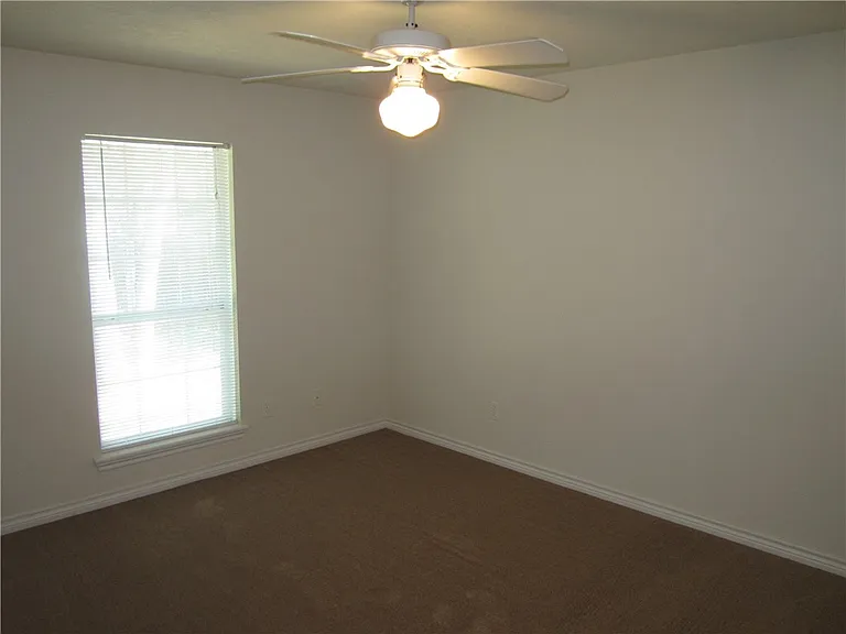 306 Fairway Dr — Photo 9