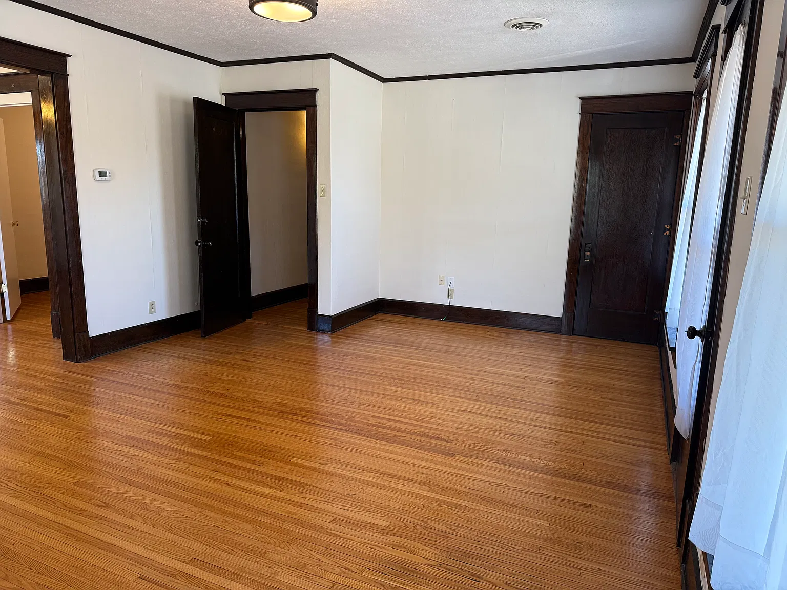2 bed, 1000 sqft, $1,100 — Photo 3