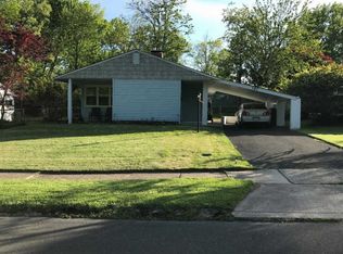 187 Magnolia Dr, Levittown, PA