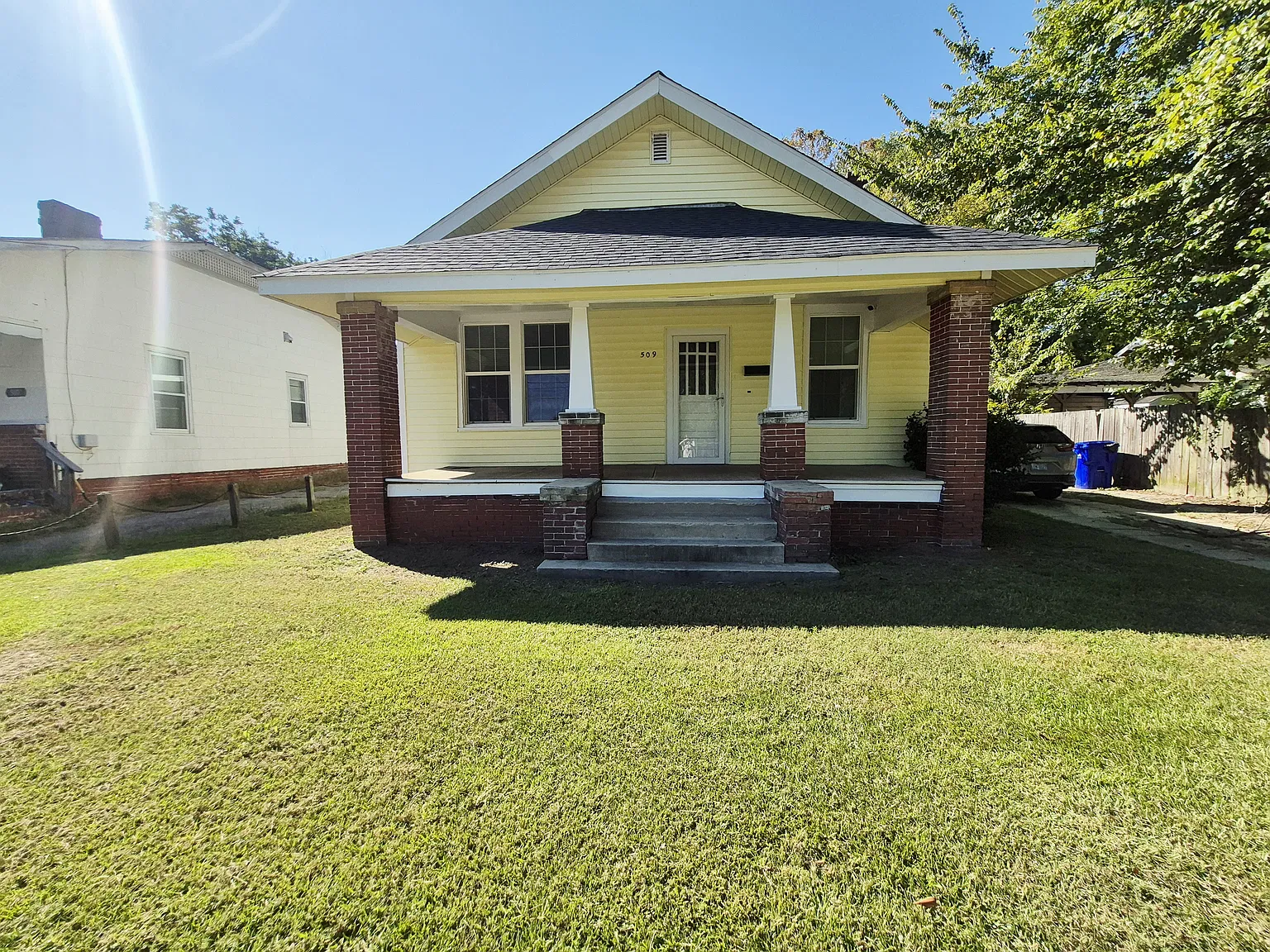 3 bed, $1,300 — Photo 2
