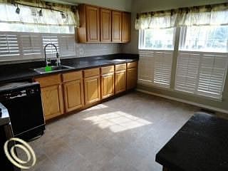 5th image of 1943 Fleetwood Dr