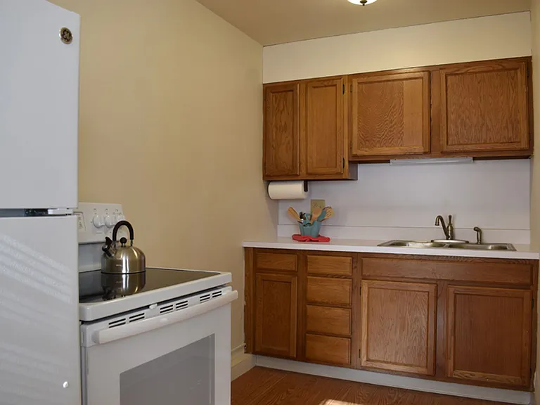 111 S Allen St — Photo 4