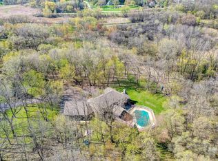 W275N2395 Oak Ct, Pewaukee, WI 53072