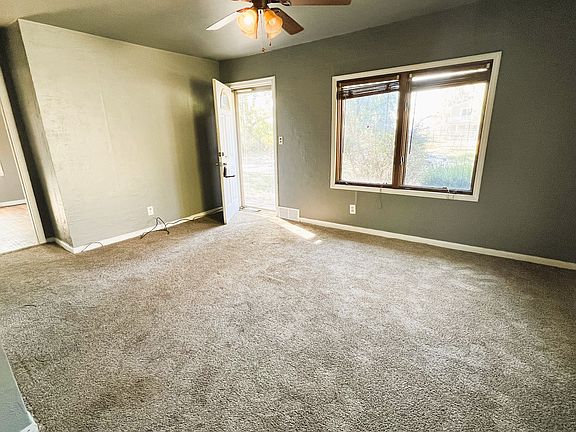 1822 N Kansas living room_02242025