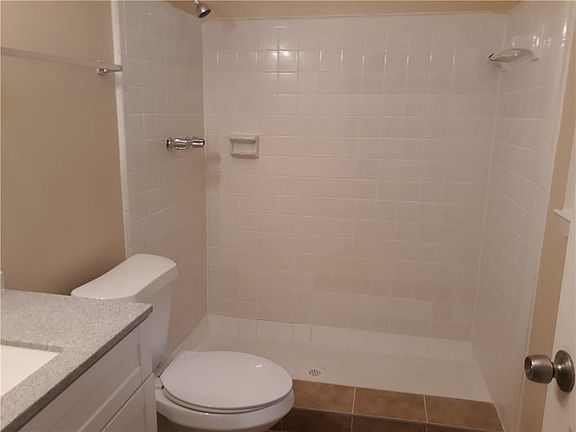 4th image of 3225 Linden Garden Dr