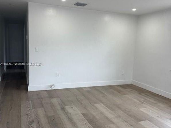 108 E 8th St #108