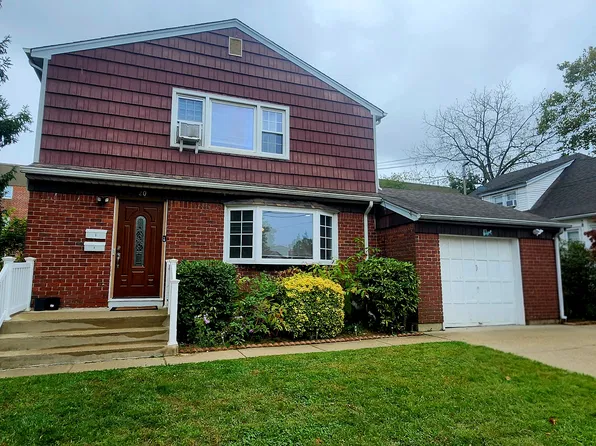 20 Carter Ct #1, Lynbrook, NY 11563