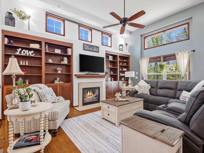 450 Stonewood Ln, Burnsville, MN, 55306