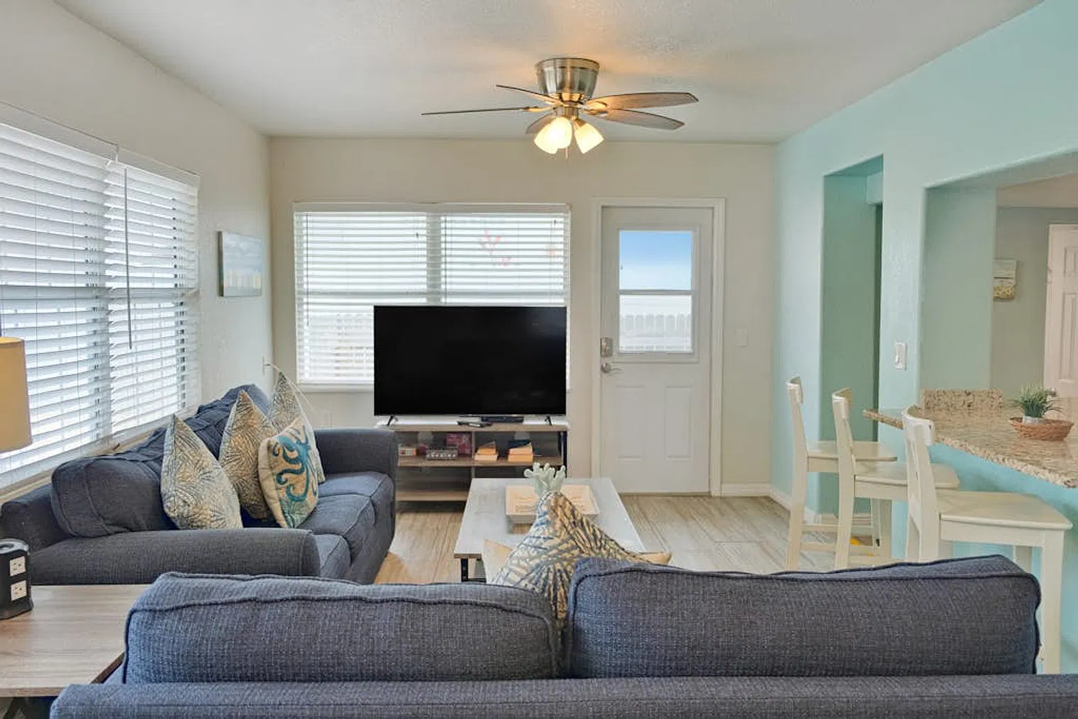 2 bed, 1.0 bath, 893 sqft, $4,263 — Photo 1