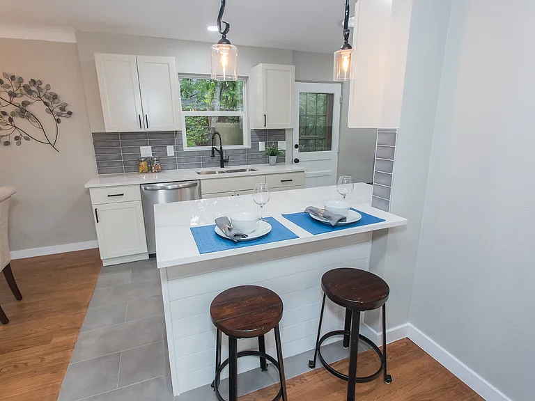 2620 S Holly St — Photo 17