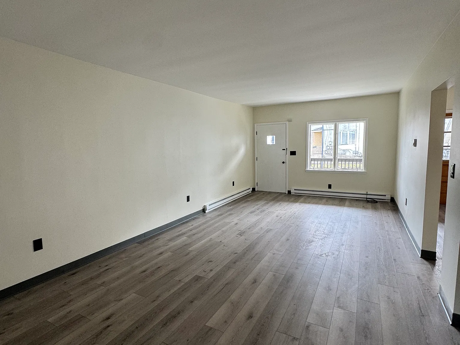 2 bed, 1.0 bath, 800 sqft, $1,300 — Photo 3