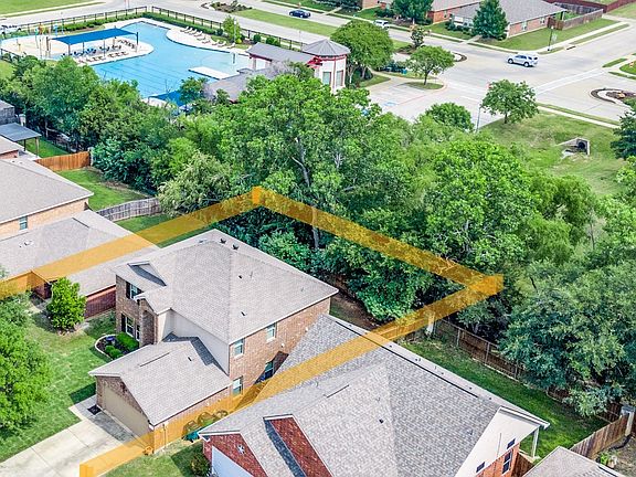 2nd image of 8924 Holliday Ln
