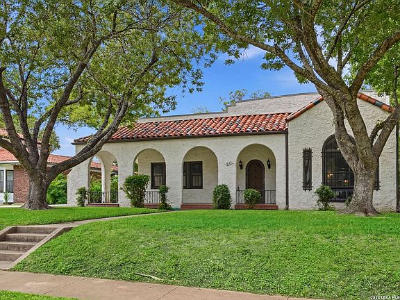 3rd image of 310 Mary Louise Drive