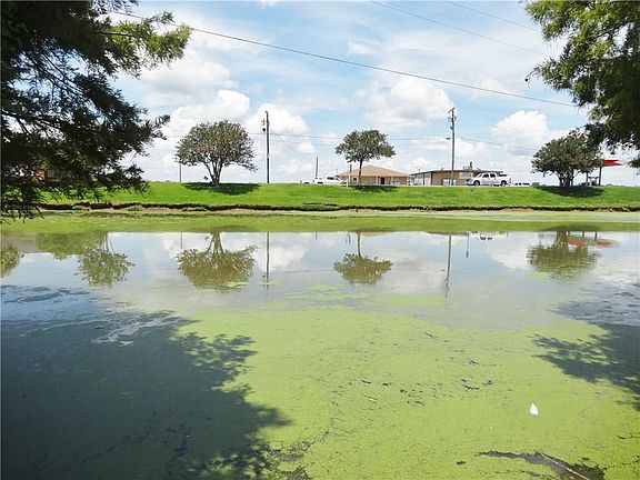 4th image of 601 Horseshoe Dr