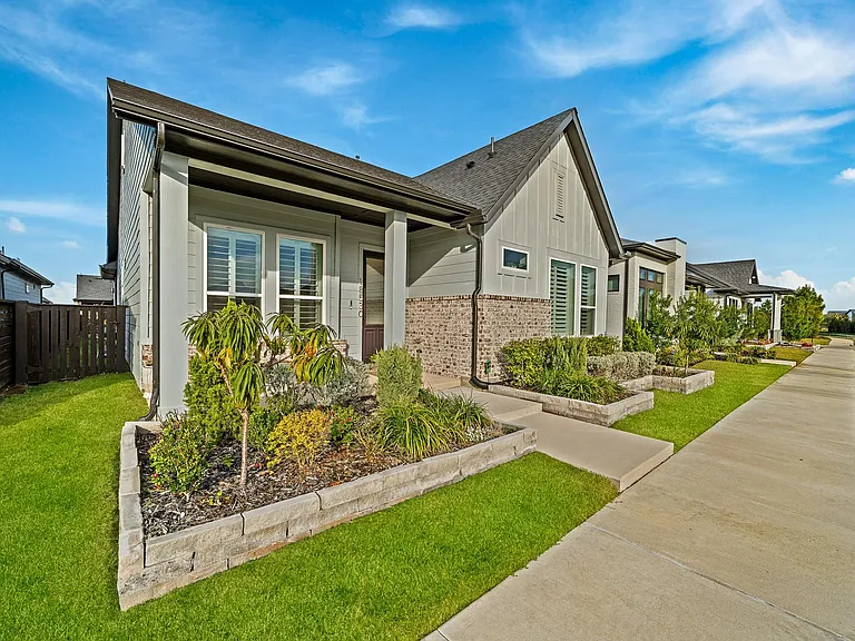 18530 Joyous Ln — Photo 3