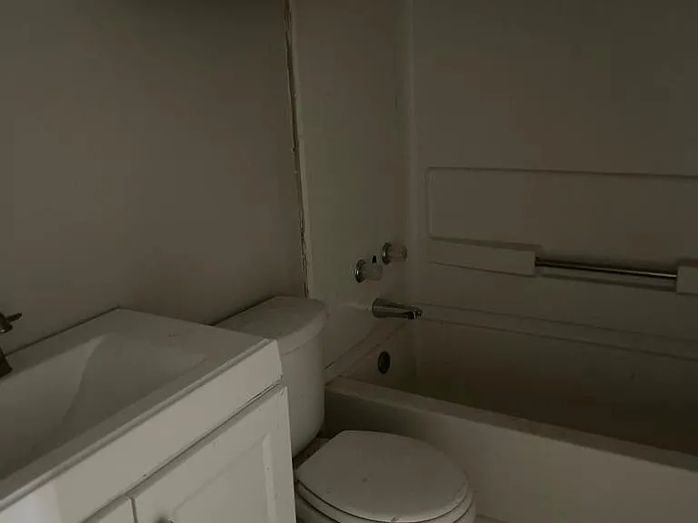 105 Gladys St — Photo 12
